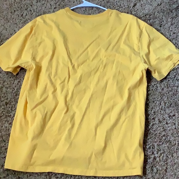 💛💙⚜️Men’s golden Guess T-SHIRT ⚜️💛💙 - Picture 4 of 4